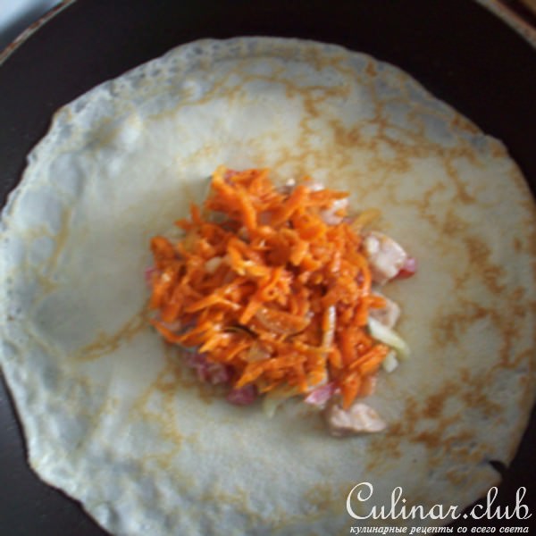 Блинчики с курицей и овощами