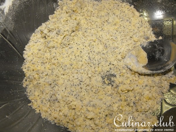 Маковые крепы с земляничным вареньем