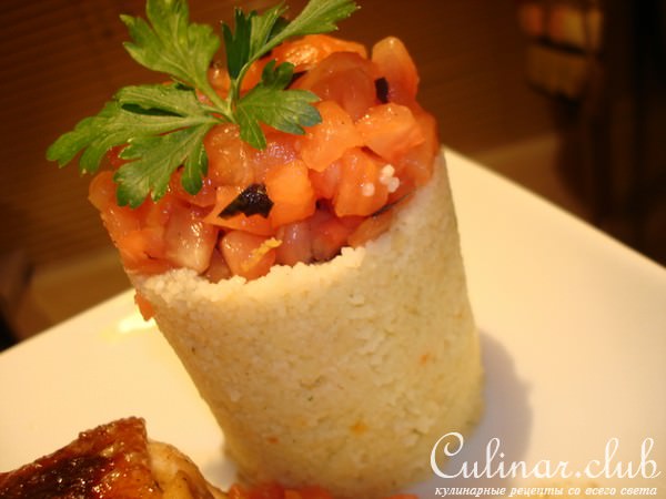 Курица с кускусом и сальсой