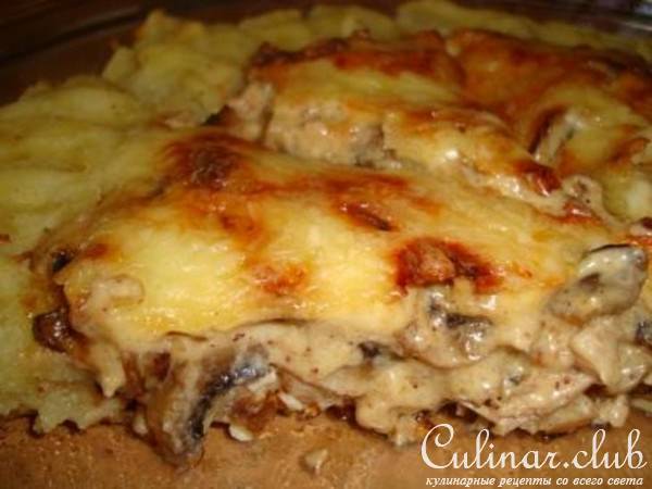 Запеканка из куриных грудок с грибами и картофельным пюре