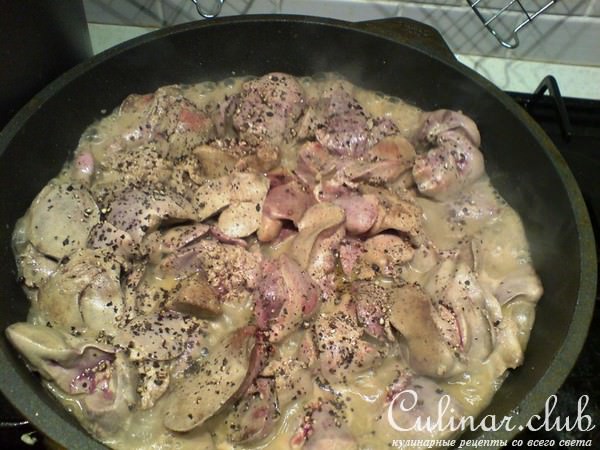 Печень куриная в сметанном соусе