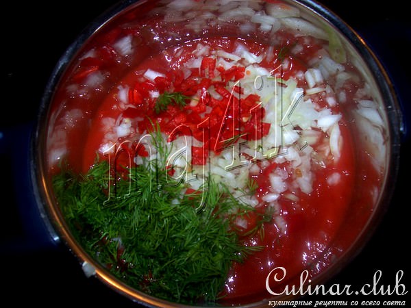 Сочные рулетики из куриной грудки в томатно-винном соусе да под сливочно-сырной шапкой