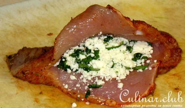 Кармашки из куриной грудки с сыром Фета и базиликом