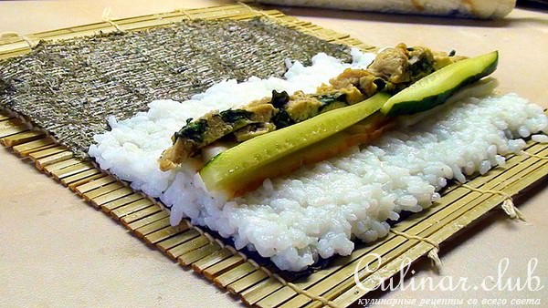 Роллы с копчёным кальмаром.