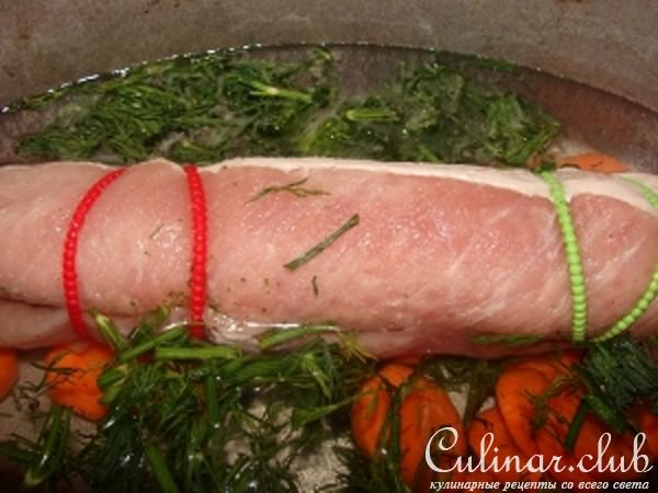 Тушёная свинина с йогуртовым соусом
