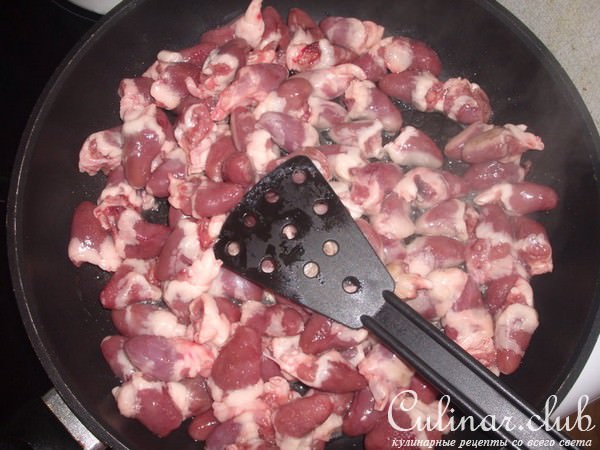Куриные сердечки с ананасами