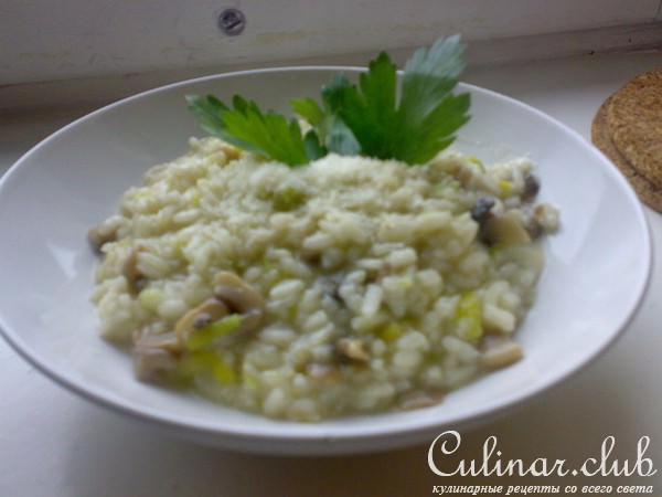 Ризотто с луком пореем и грибами