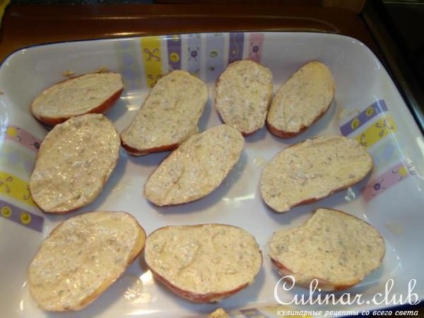 Картофель и яйца, запеченные под соусом карри