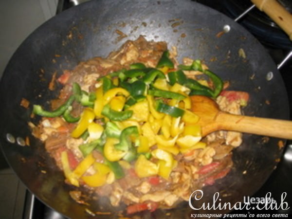 Белые грибы с грудинкой и овощами