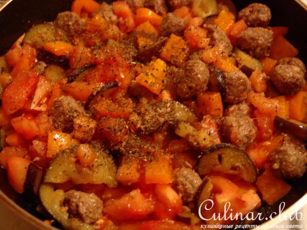 Греческое рагу с мясными шариками к пасте