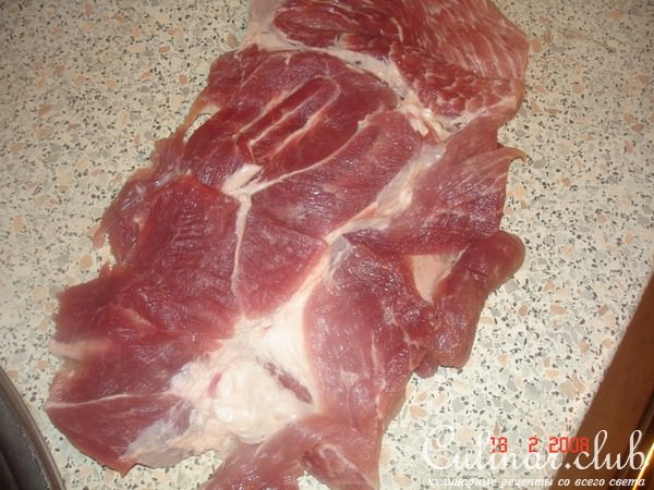 Свиной рулет с грибами и каперсами