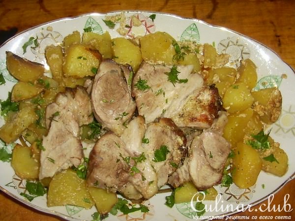 свинная голенка с картошкой