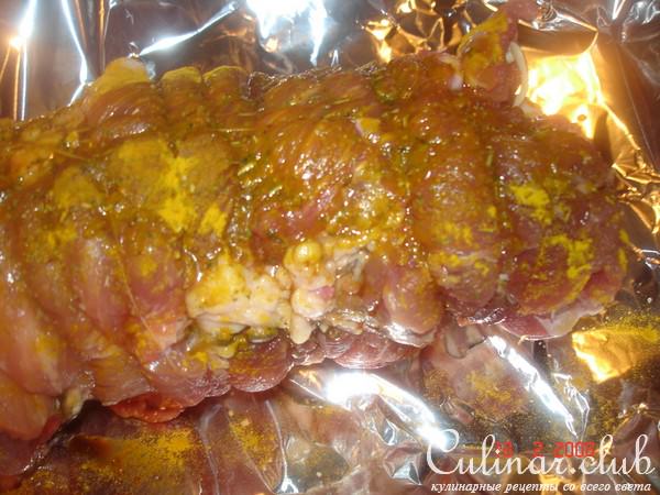 Свиной рулет с грибами и каперсами