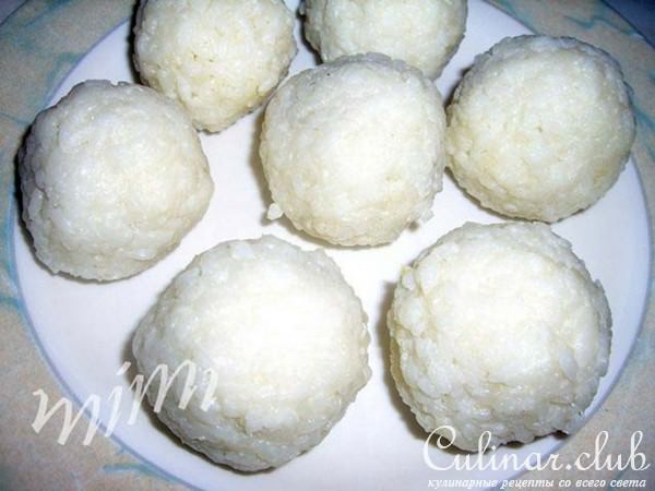 рисовые колобки с мясом и брынзой