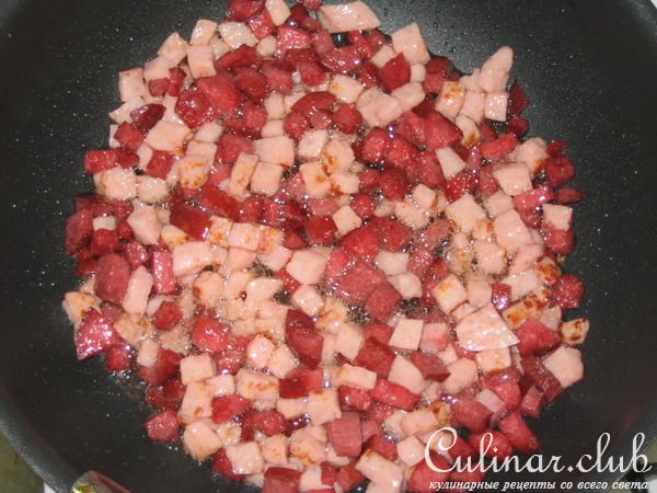 Солянка по-деревенски со сметаной.