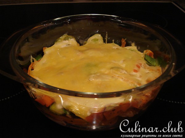 филе куриное с овощами под сметаной с сыром