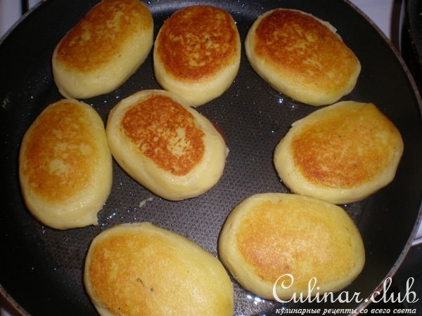 Картофельные котлеты с подливкой из сушённых грибов