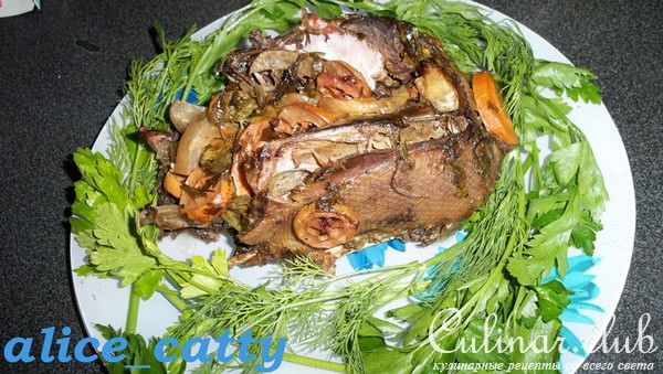 Дичь запеченная с японской айвой и овощами