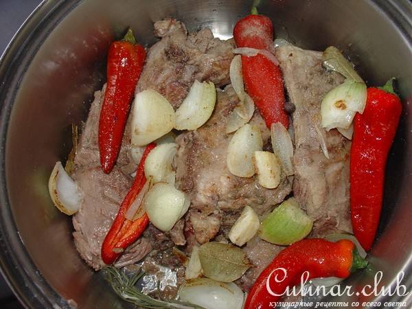 Баранина под овощами с рисово-тыквенном гарниром.