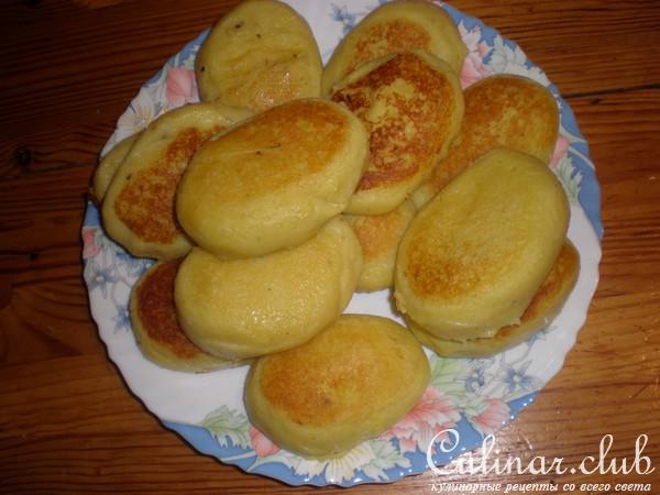 Картофельные котлеты с подливкой из сушённых грибов