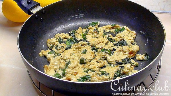 Роллы с копчёным кальмаром.