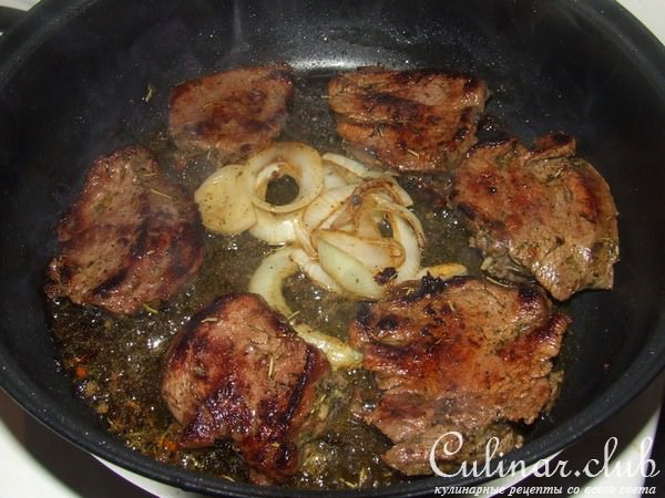 говяжья вырезка, маринованная и зажаренная