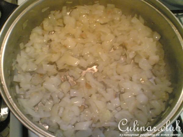 Сосиски с капустой и яблоками по-баварски