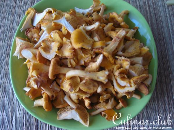 Лисички в сметане с картошкой