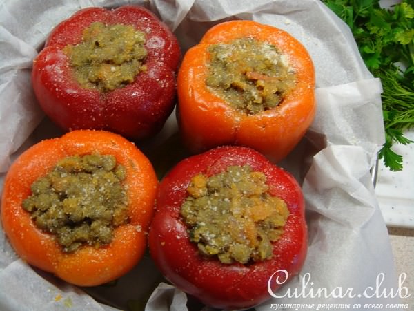 Болгарский перец, фаршированный чечевицей.