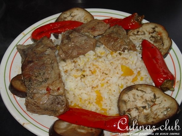 Баранина под овощами с рисово-тыквенном гарниром.