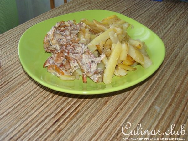 Лисички в сметане с картошкой