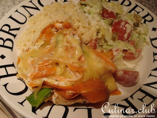 филе куриное с овощами под сметаной с сыром