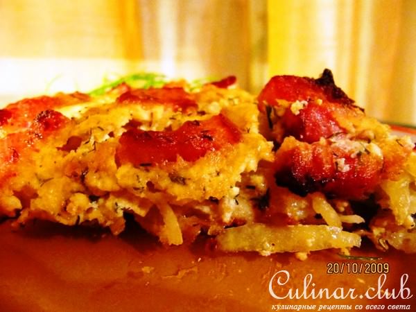 Картофельная запеканка под сырно-шкварочным соусом