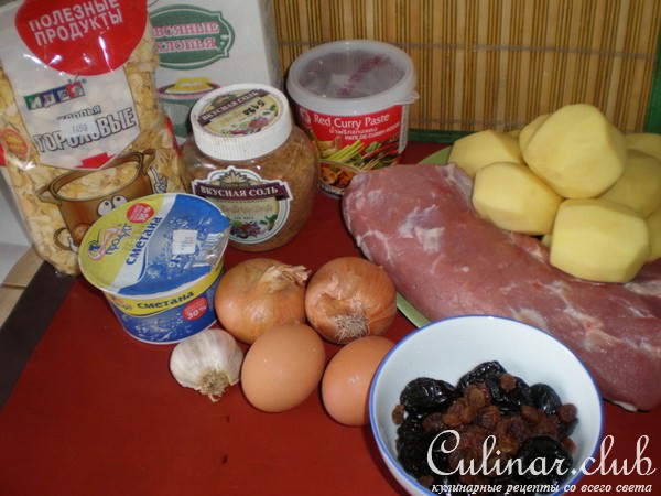 отбивные в шубке, запеченные с картофелем, черносливом и изюмом