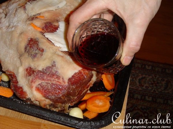 Баранья нога запеченная