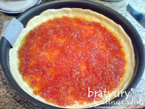 Chicago Style Pizza at Pizzeria Uno - ,      youtube.com 