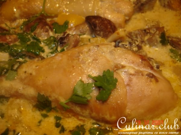 Курица с грибами и овощами в сливочном соусе