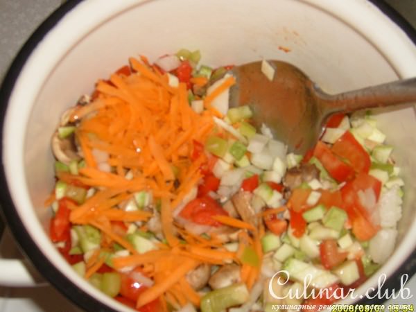 Бантики с кабачками и шампиньонами.