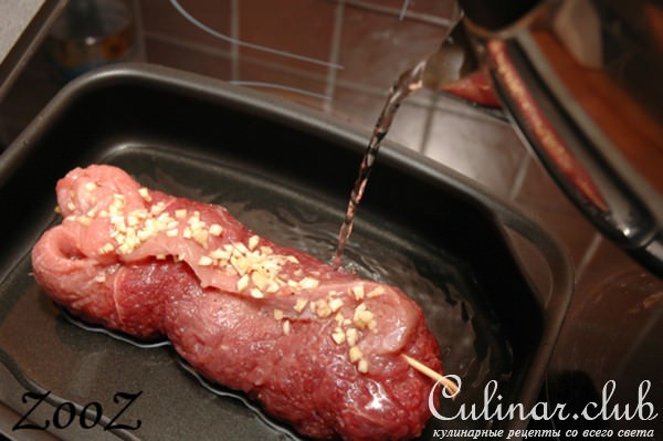 Рулет из свининки с персиками