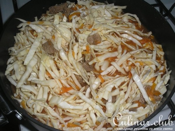 тушенная капуста с мясом