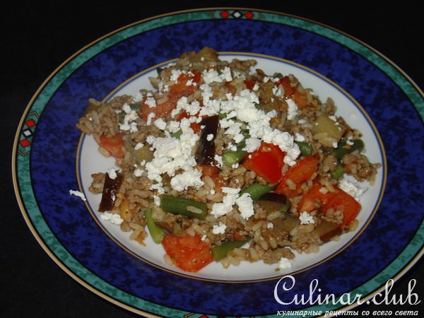 Овощной рис с мясом и брынзой.