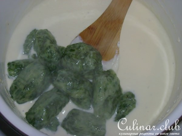 Шпинатные ньокки с сырным соусом