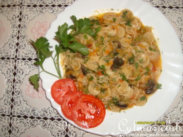 Бантики с кабачками и шампиньонами.