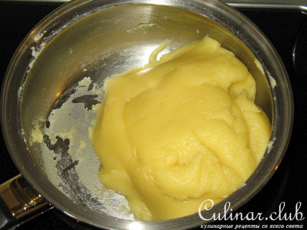 Запеканка в заварном тесте с кабачками и сосисками.