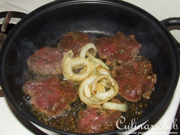 говяжья вырезка, маринованная и зажаренная