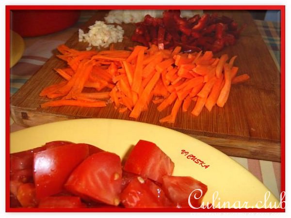 ЗАПЕКАНКА ИЗ ЦВЕТНОЙ КАПУСТЫ, МЯСА И ОВОЩЕЙ, УЛОЖЕННЫЕ СЛОЯМИ