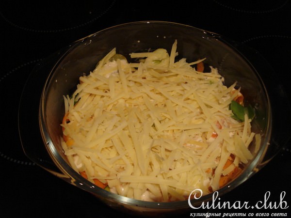 филе куриное с овощами под сметаной с сыром