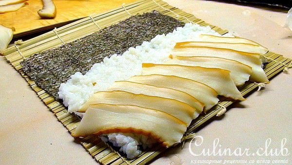 Роллы с копчёным кальмаром.
