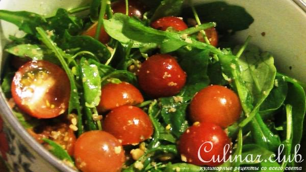 Говядина с горчичным соусом и салатом из руколы