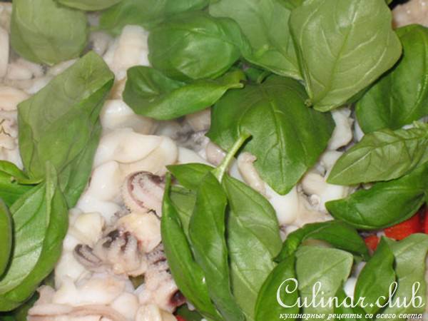 Кальмары (сепия) с паприкой и базиликом